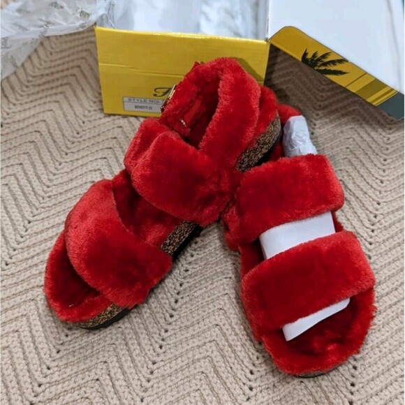 Red‎ Fuzzy Women's Size 8 Cozy Slipper Sandal - Forever Benefit-22 - Picture 1 of 5